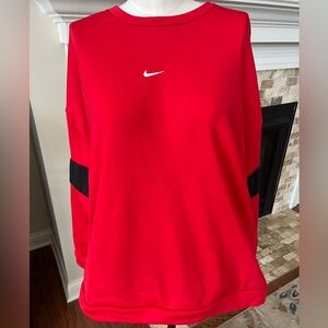 Nike 🆕 Therma Fleece top XXL